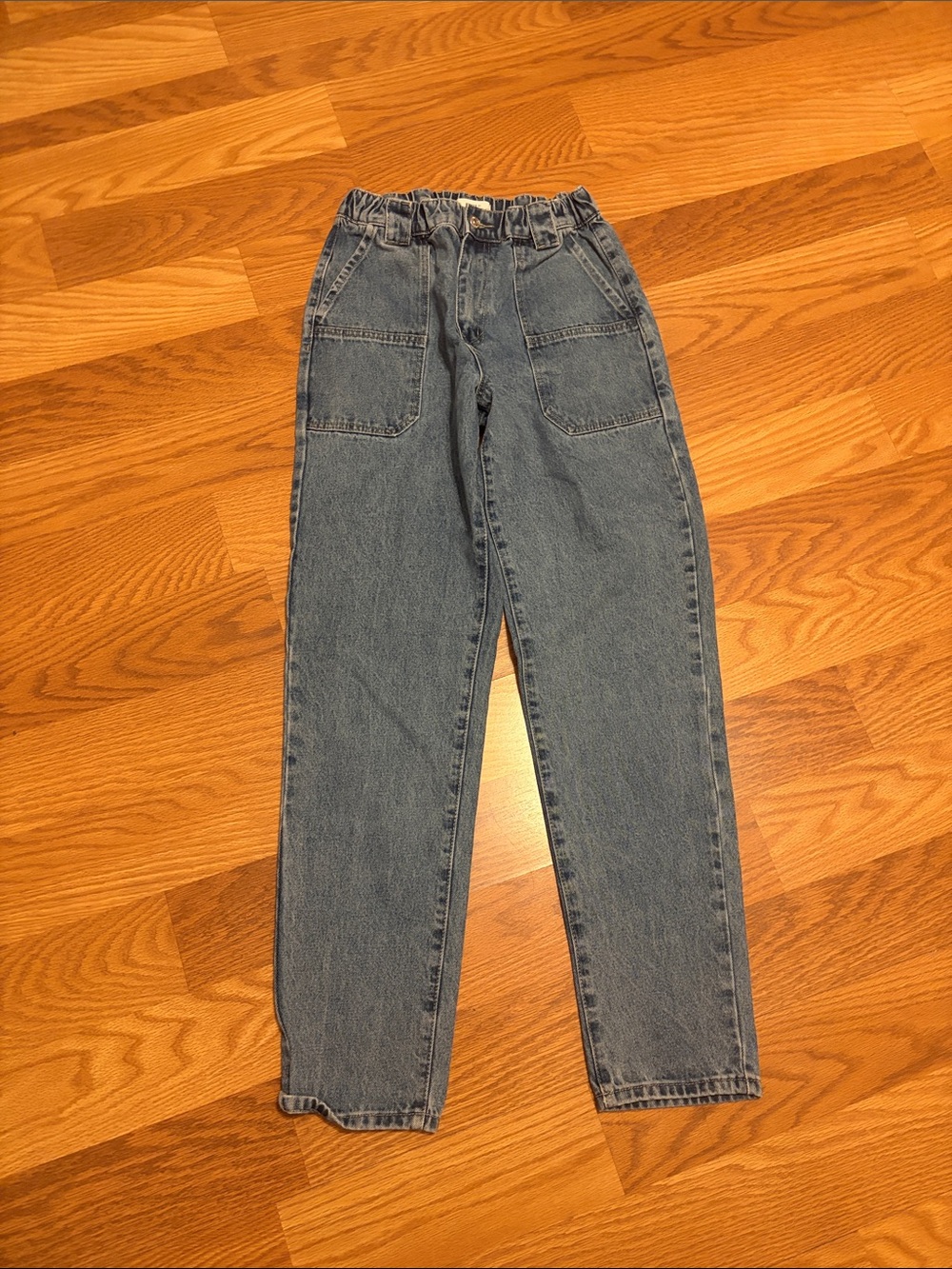 Forever 21 High-Waist Relaxed Fit Women's Jeans in Washed Blue